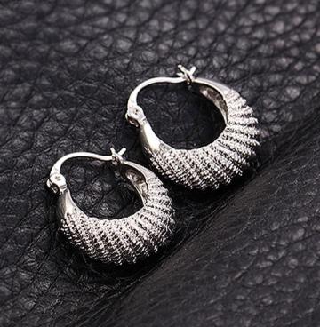 18x5mm TWISTED PURSE HOOP EARRINGS 18KRGP